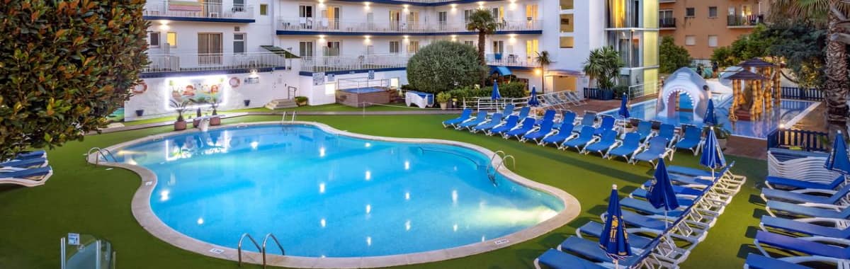 Vacaciones en Calella en hotel con parque acuático. Paquete de 2 noches con media pensión 60€ / pers (Calella - BARCELONA)