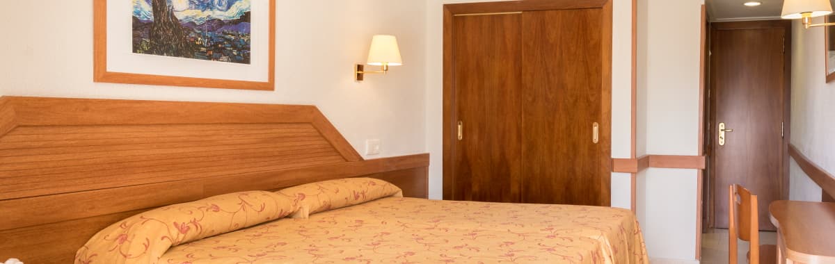 Oferta hotel con toboganes y media pensión en Lloret